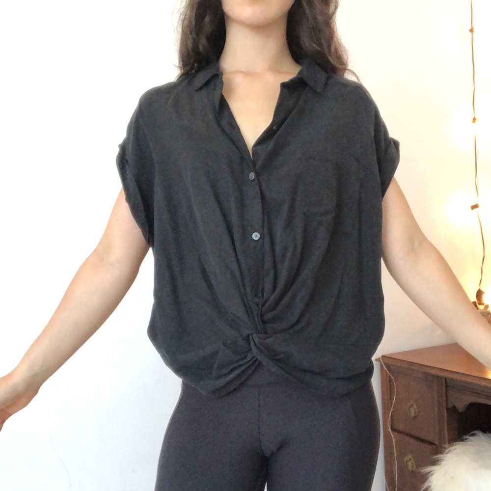 Black button down top - XL